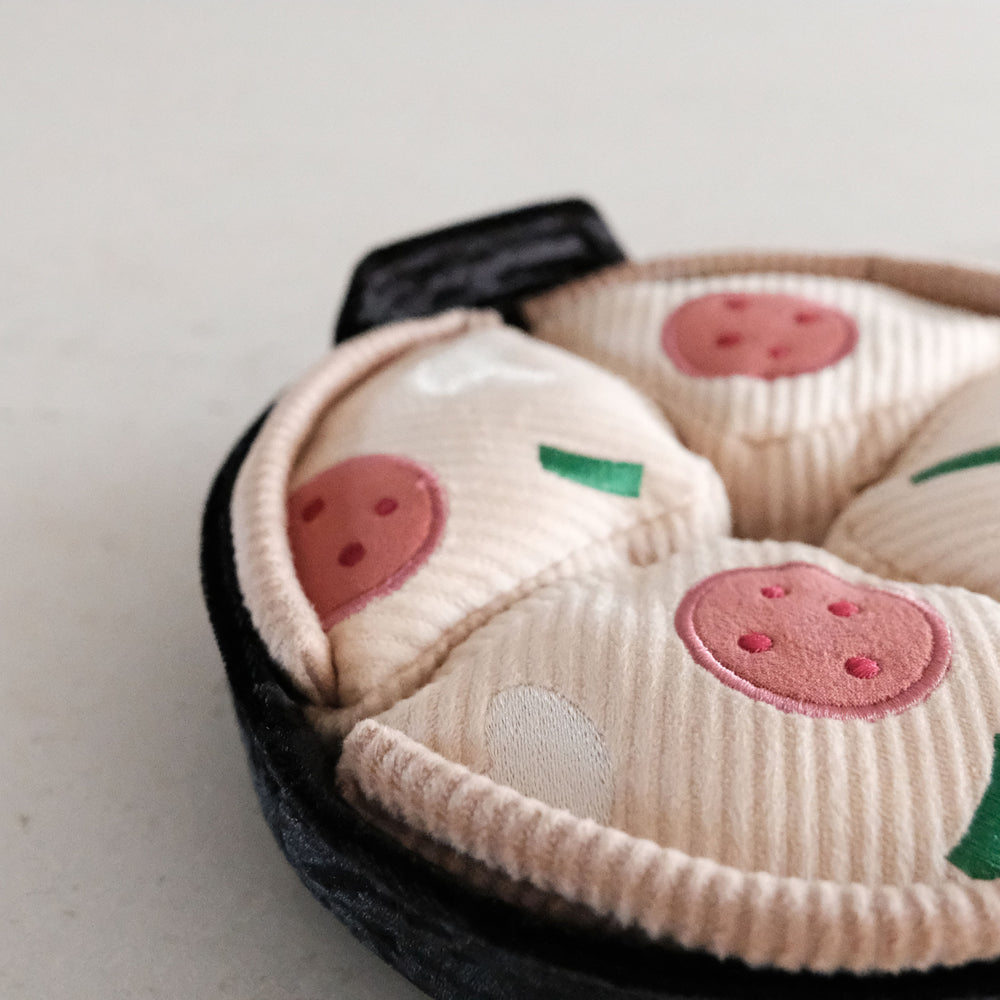 LAMBWOLF PIZZA ENRICHMENT DOG TOY